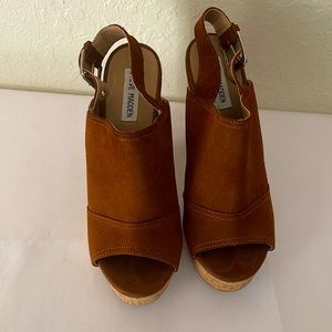Steve Madden Brown Suede Slingback Platform Shoes.